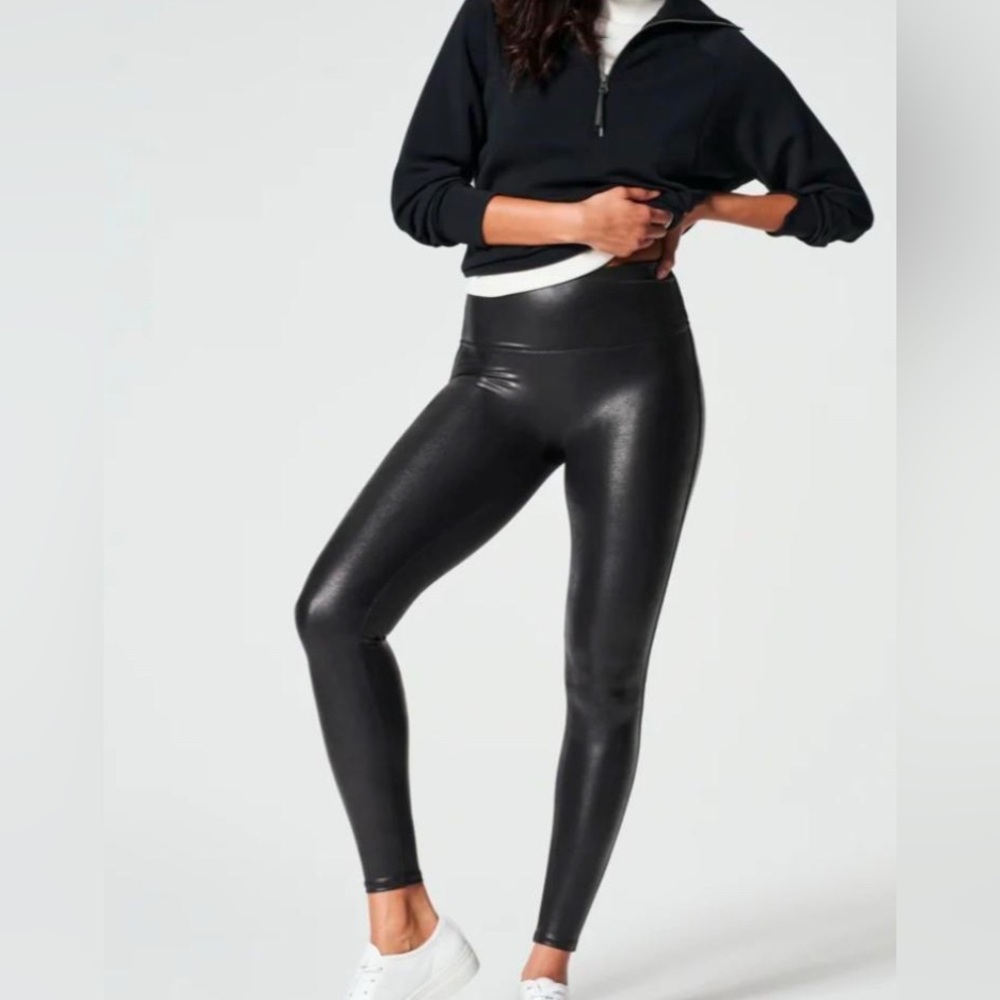 Like new! Spanx Women's Black Crackle faux leather Leggings SZ L